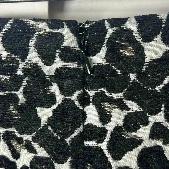 J. Crew Leopard Print Jacquard Pencil Skirt Size 4 Black, White & Taupe - Picture 6 of 8